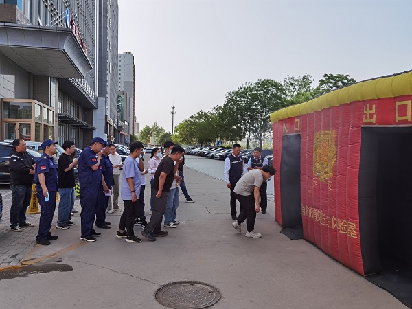 逃生演练改.jpg 逃生演练改.jpg